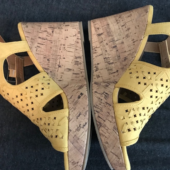 NWOT Maurice’s Wedges (yellow and tan) - Picture 4 of 7